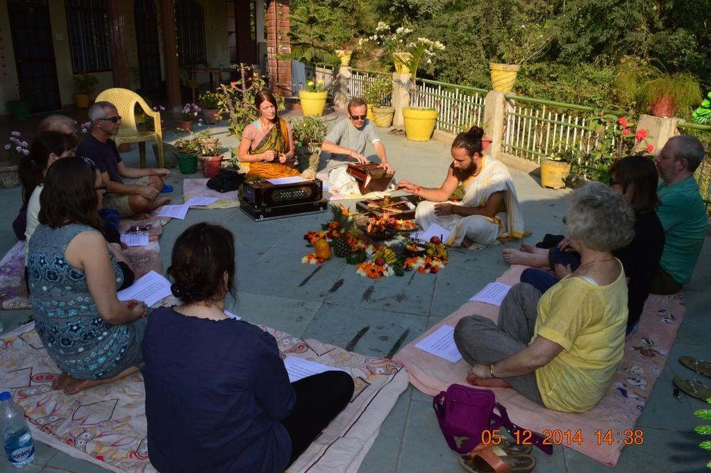 Отель Rishikesh Sadan A Yoga & Spritual Retreat Tapovan Экстерьер фото